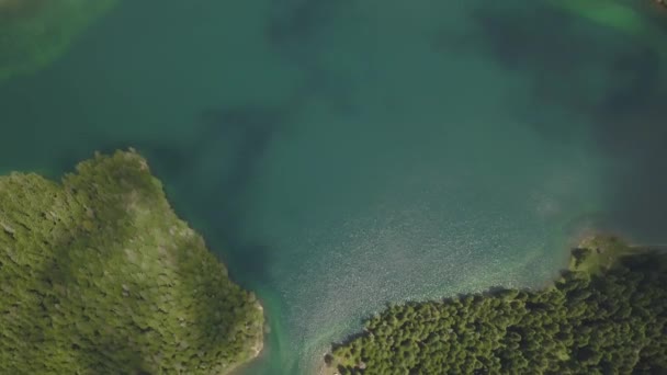 Durmitor milli parkında Kara Göl 'in hava görüntüleri — Stok video