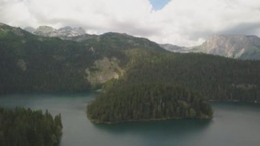 Durmitor milli parkında Kara Göl 'in hava görüntüleri