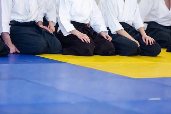 People in kimono and hakama on martial arts training — Stock Photo, Image