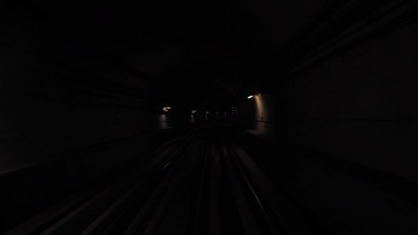 Metro Dubai rit, de tram rijdt in de ondergrondse — Stockvideo