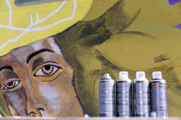 An original graffiti painting of a woman in helmet on a concrete wall — Stock Photo, Image