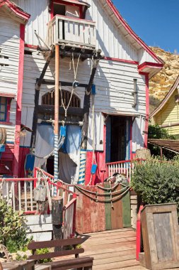 Geleneksel küçük kasabada eski ev 