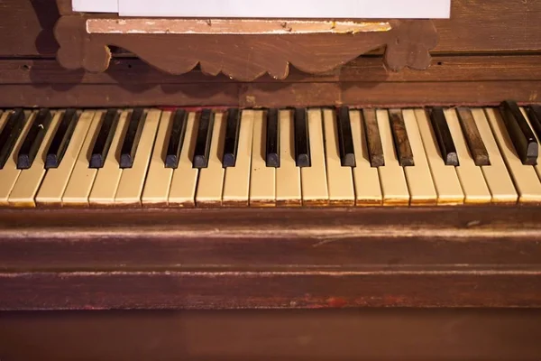 Vieux Piano Vintage Gros Plan Sur Les Touches Clavier — Photo