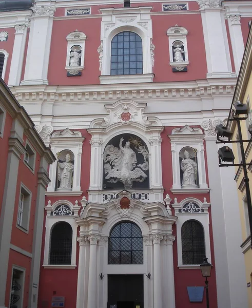 Bazilika Kilisesi 'nin çarpıcı manzarası.