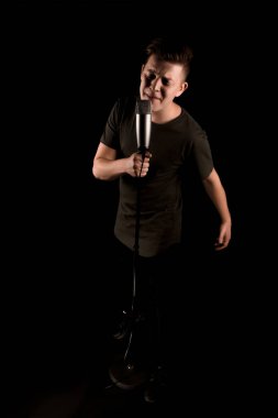 adam ve mikrofon şarkı Studio