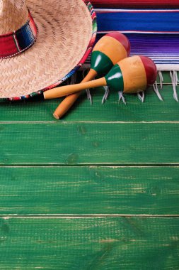 Meksika Cinco de Mayo sınır arkaplanı Meksika sombrero marakas dikey