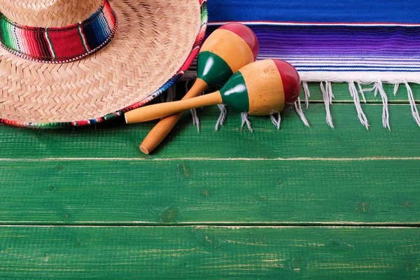 Mexico Cinco Mayo Wood Background Mexican Sombrero Maracas — стокове фото
