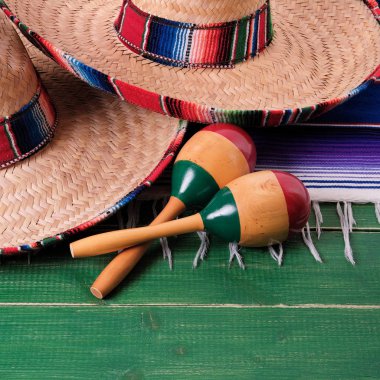 Meksika cinco de mayonez Meksika sombrero marakas