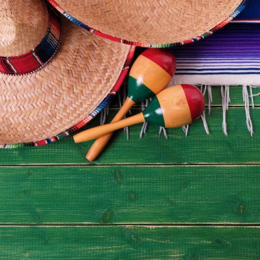 Meksika cinco de mayonez sınır ahşap arka plan sombrero
