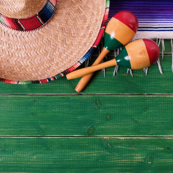 Meksika cinco de mayonez festivali ahşap arka plan Meksika sombrero
