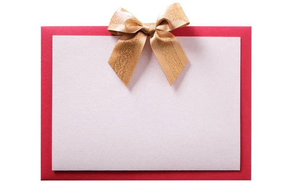 クリスマス カード ゴールド リボン赤封筒フラット フロント ビューの分離 — ストック写真