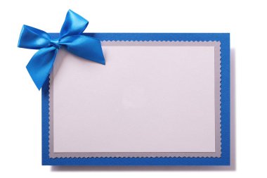 Noel kartı mavi yay dekorasyon beyaz kopya alanı