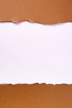 Yırtık kahverengi kağıt şerit arka plan çerçeve dikey
