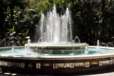 Plaza la Alameda Marbella İspanya eski kiremitli çeşme