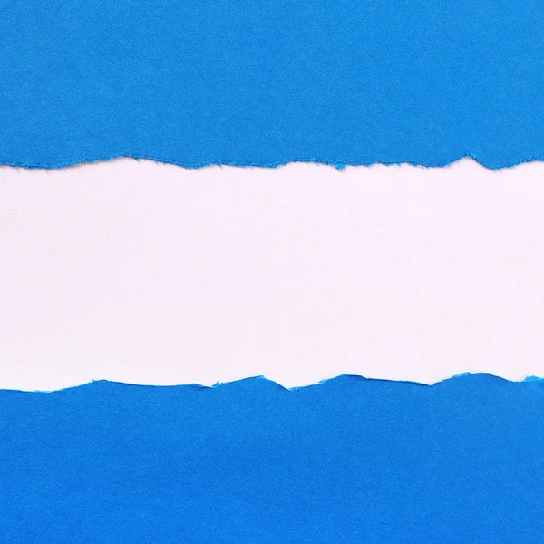 Verscheurd blauw papier strip rand grens frame center — Stockfoto