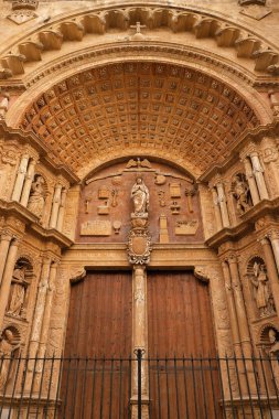 Ön giriş Palma Mallorca gotik katedral Santa Maria La Seu