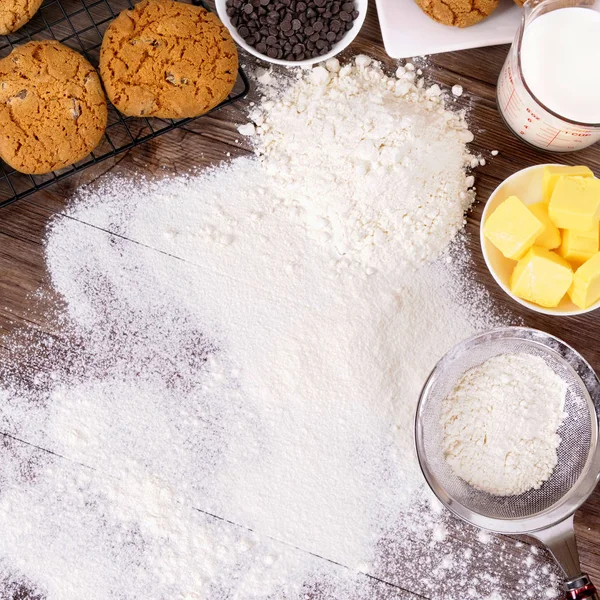 Hornear galletas con ingredientes — Foto de Stock