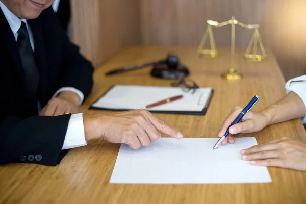 Rechter Hamer Met Justitie Advocaten Met Bijeenkomst Met Team Law — Stockfoto