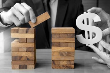 iş kavramı planı ve risk projesi iş takım iş tarafından görüntü ahşap blok Kulesi mimari modeli ile 