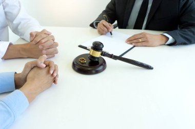 Karı koca evlen yasalardan ile tablo talk işte Yargıç, yüzük denge tokmak Haritayı göster   