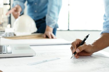 Mimar ya da tablo göstermek iş el iş projesi için çalışma