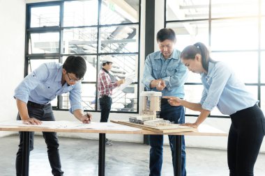 Mimar ya da tablo göstermek iş el iş projesi için çalışma 