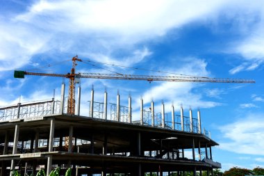 bulid için mavi gökyüzü arka planına sahip gelişen bir yorum projesi.