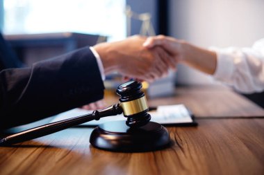 el sıkışma, avukat, yasal, adalet, Yargıç, hukuk, yargı, denge, tokmak, mahkeme, avukat, iş, ceza, çekiç, suç, belge, mahkeme, anlaşma, Adliye, evrak çantası, mevzuat, Toplantı, işadamı, simge, karar, çizgi, hapishane, küme, s