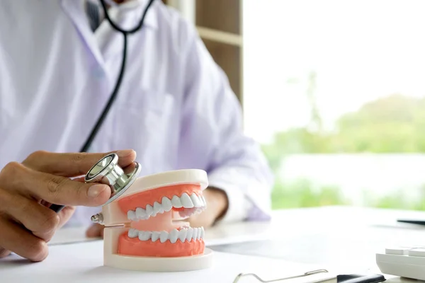 Dentysta Praca Stole Denture Papieru Rentgenowskiego Zębów Dla Zdrowia Jamy — Zdjęcie stockowe