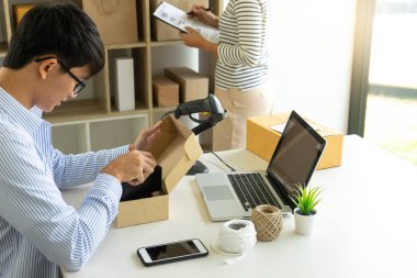 ecommerce konsepti, ofiste ya da evde çalışma 