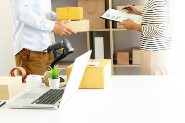 ecommerce konsepti, ofiste ya da evde çalışma 