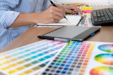 Grafik tasarımı için takım çalışması