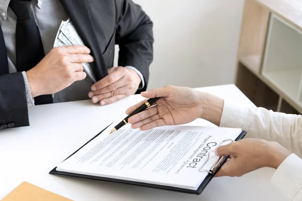 Business man give bribe to the officer — Stock Photo, Image