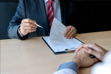 İş görüşmesi işadamı Yeni personeli dinle