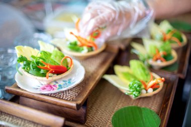 Masa seti için hazırlan, sebze makinesi. 