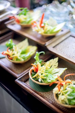 Masa seti için hazır olun, sebze oymacılığı..