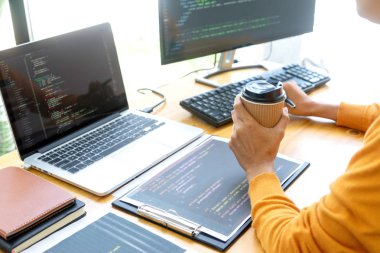 Programlama Geliştirme ile programcı çalışması