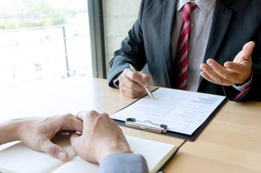 İş görüşmesi işadamı Yeni personeli dinle 
