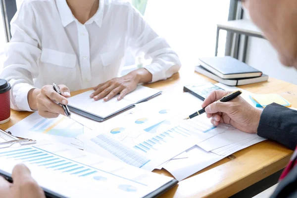 Personal de oficina de coaching de hombre de negocios — Foto de Stock