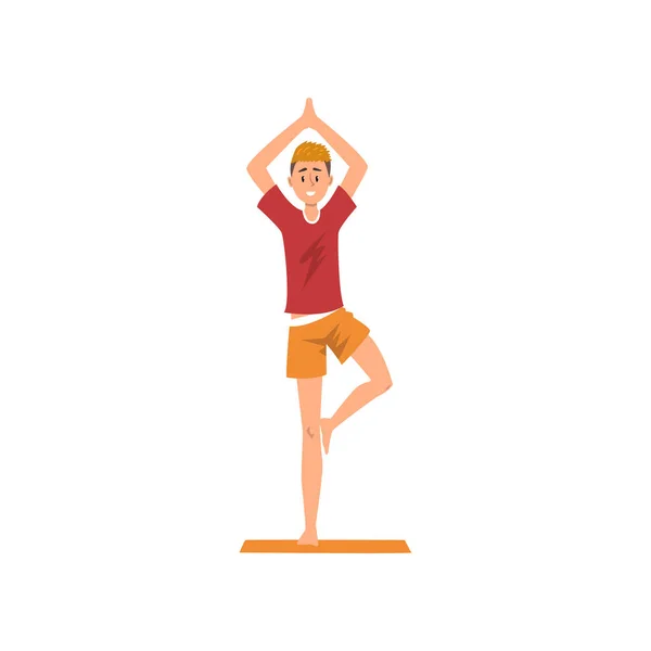 Giovane uomo che fa yoga in una posizione vrksasana, concetto di stile di vita sano attivo vettore cartone animato Illustrazione su uno sfondo bianco — Vettoriale Stock