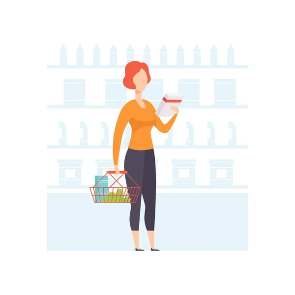 Mujer joven eligiendo productos en los estantes de la tienda de comestibles, chica de compras en el vector de supermercado Ilustración sobre un fondo blanco — Archivo Imágenes Vectoriales