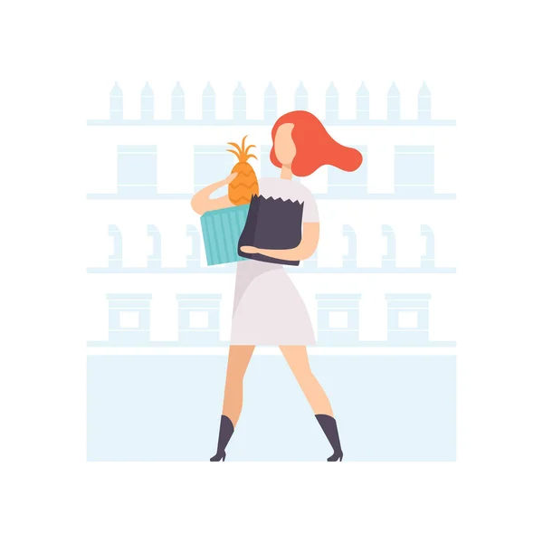 Mujer joven con bolsas de compras, chica de compras en el vector de supermercado Ilustración sobre un fondo blanco — Vector de stock