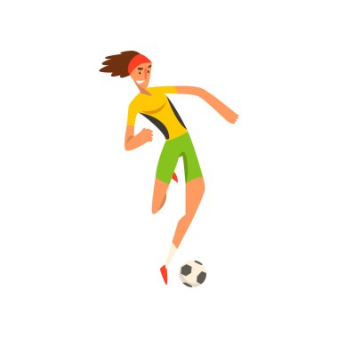 Futbolcu yeşil ve sarı üniformalı çalıştıran ve beyaz bir arka plan üzerinde topu çizgi film vektör çizim tekme