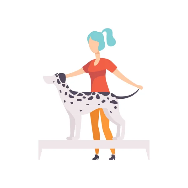 Mujer joven presentando a su perro dálmata de raza pura en la exposición vector Ilustración sobre un fondo blanco — Vector de stock