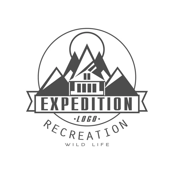Design do logotipo da expedição, crachá de recreação, vintage preto e branco montanha exploração ao ar livre símbolo de aventura, vetor Ilustração em um fundo branco — Vetor de Stock