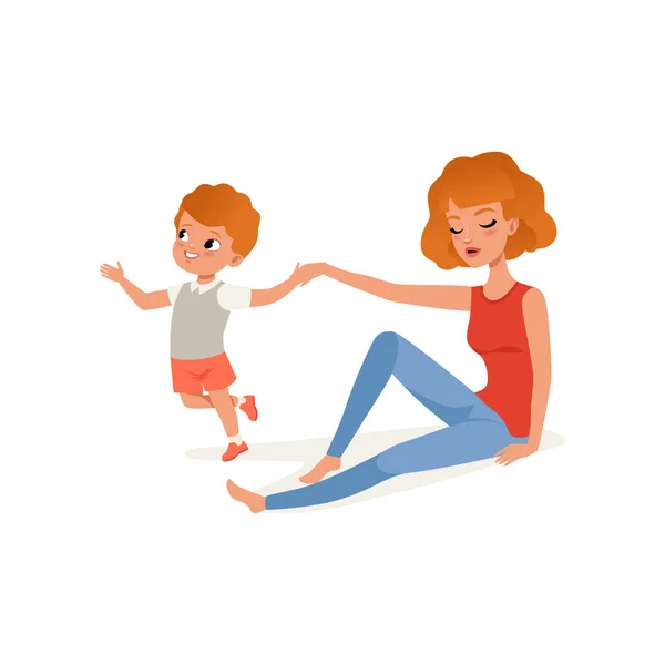 Moe moeder en haar zoon die wil spelen, parenting stress concept, de relatie tussen kinderen en ouders vector illustratie op een witte achtergrond — Stockvector