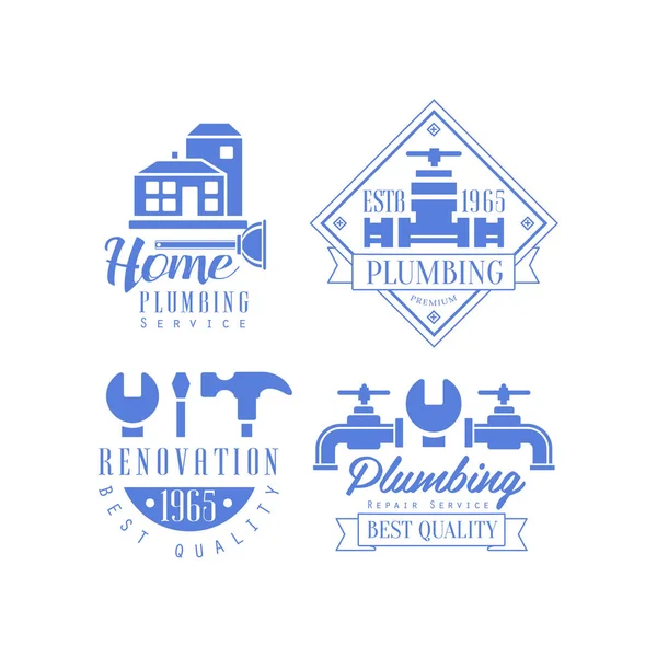 Conjunto vetorial de logotipos originais azuis para serviços de encanamento e reparação de casas. Emblemas com edifícios, ferramentas de trabalho e torneiras de água — Vetor de Stock