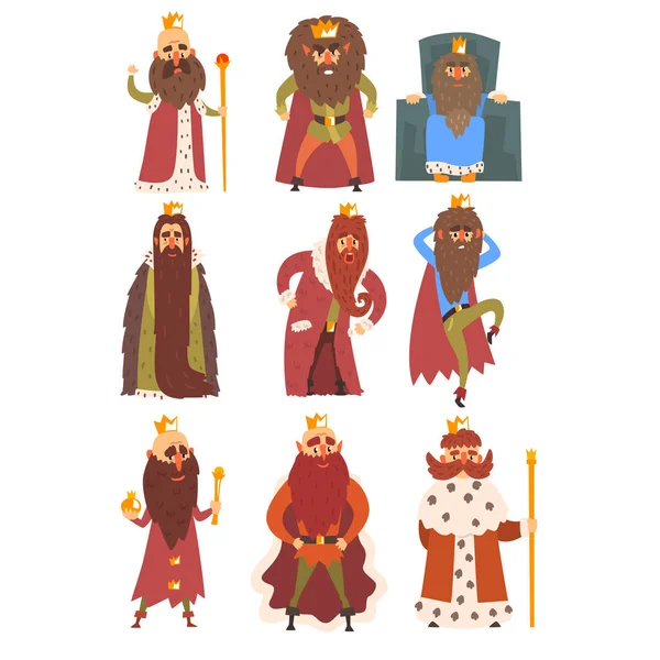 Set van verschillende grappige bebaarde koningen in verschillende acties. Oude mannen dragen gouden kronen, mantels en armor. Heersers van koninkrijken. Stripfiguren. Platte vectorillustratie geïsoleerd op witte achtergrond — Stockvector