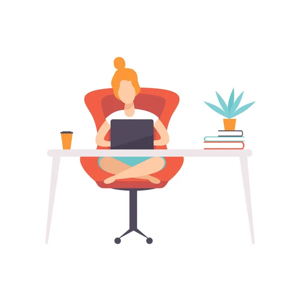 Menina freelancer trabalhando em casa escritório com laptop, trabalho remoto, vetor conceito freelance Ilustração em um fundo branco — Vetor de Stock