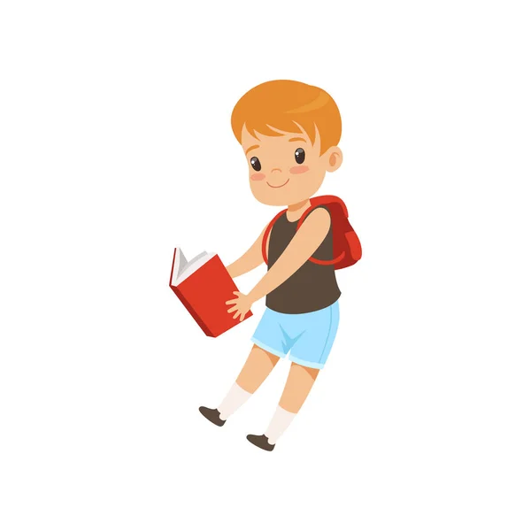 Симпатичный мальчик прыгает с книгой, ученик начальной школы играет и изучает векторную иллюстрацию на белом фоне — стоковый вектор